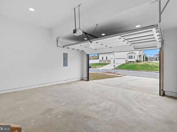 719 Meadow Lane SW, Vienna VA 22180