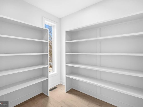 719 Meadow Lane SW, Vienna VA 22180