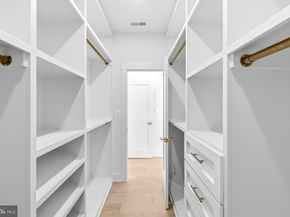 719 Meadow Lane SW, Vienna VA 22180