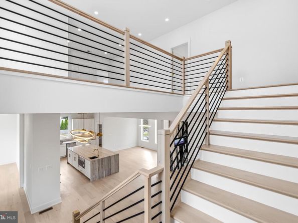 719 Meadow Lane SW, Vienna VA 22180