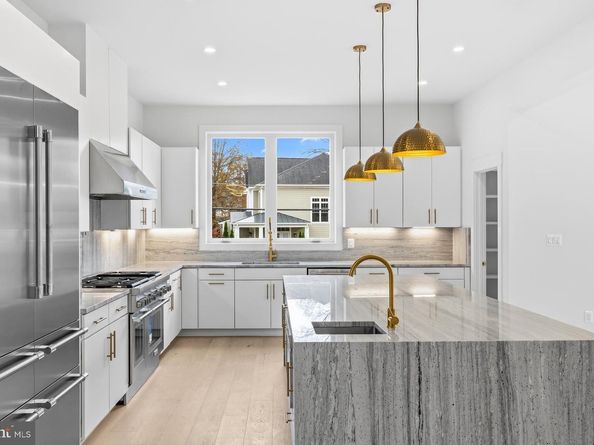 719 Meadow Lane SW, Vienna VA 22180