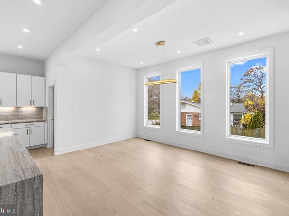 719 Meadow Lane SW, Vienna VA 22180