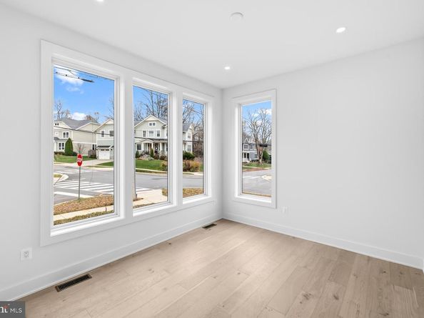 719 Meadow Lane SW, Vienna VA 22180