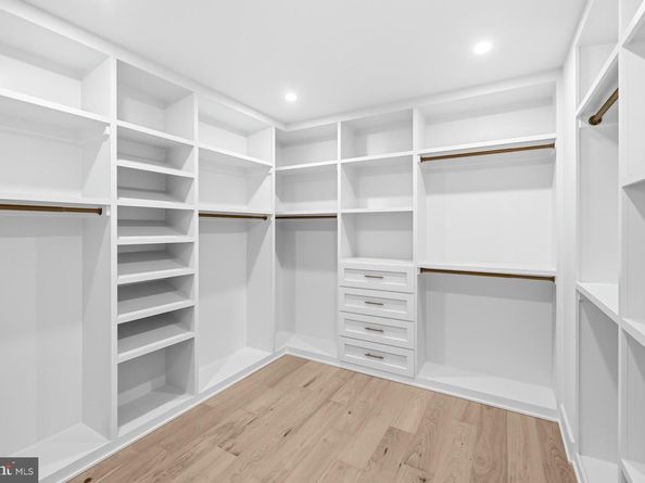 719 Meadow Lane SW, Vienna VA 22180