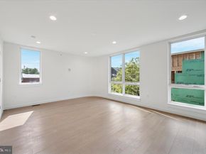 616 N Brenna Walk, Philadelphia PA 19123