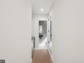 616 N Brenna Walk, Philadelphia PA 19123