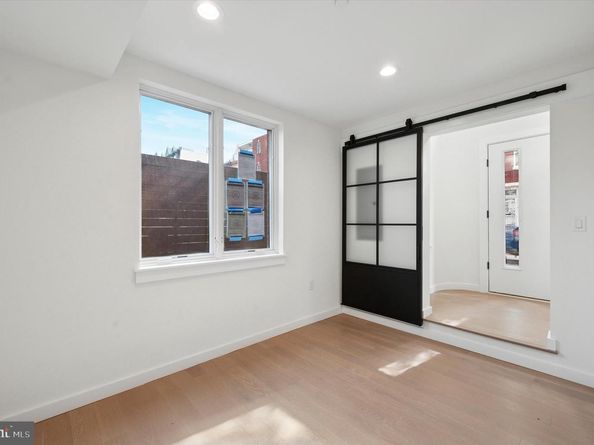 616 N Brenna Walk, Philadelphia PA 19123