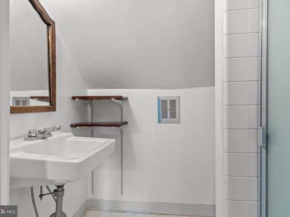 8328 Roberts Road, Elkins Park PA 19027