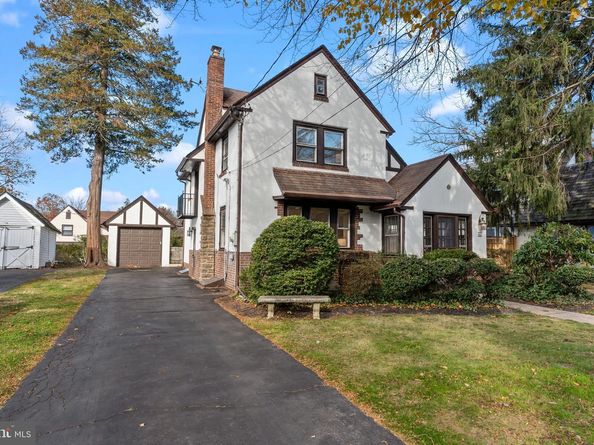 8328 Roberts Road, Elkins Park PA 19027