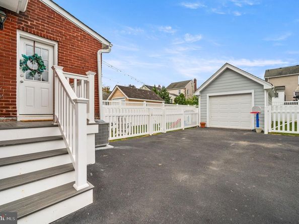 168 Upland Road, Havertown PA 19083