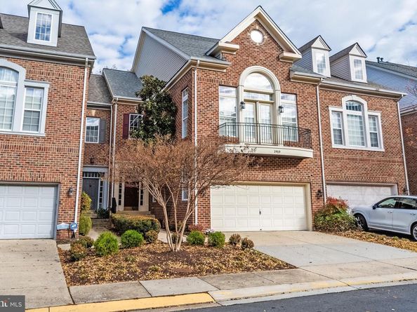 1919 Logan Manor Drive, Reston VA 20190