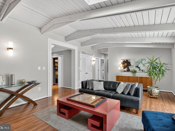 7822 Holmes Run Drive, Falls Church VA 22042