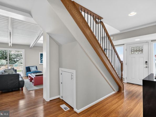 7822 Holmes Run Drive, Falls Church VA 22042