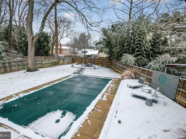 7822 Holmes Run Drive, Falls Church VA 22042