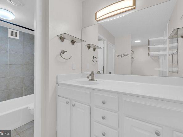2500 N Van Dorn Street 817, Alexandria VA 22302