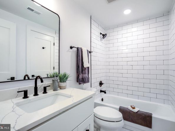 1009 Rhode Island Avenue NE 1, Washington DC 20018