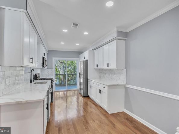 5221 Warrington Avenue, Philadelphia PA 19143