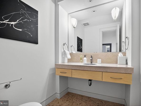 1820 Rittenhouse Square 1802, Philadelphia PA 19103