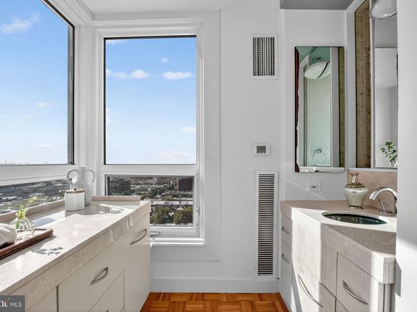 1820 Rittenhouse Square 1802, Philadelphia PA 19103