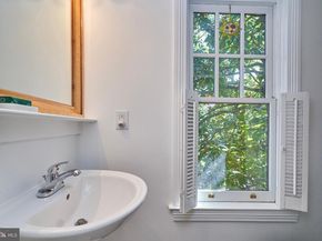 20 9TH Street NE, Washington DC 20002