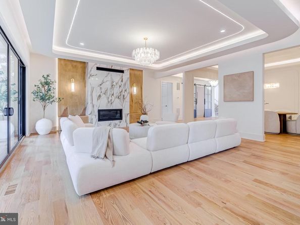 913 Symphony Circle SW, Vienna VA 22180