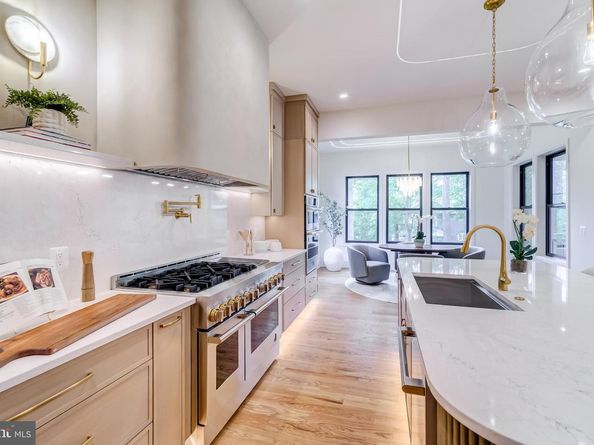 913 Symphony Circle SW, Vienna VA 22180