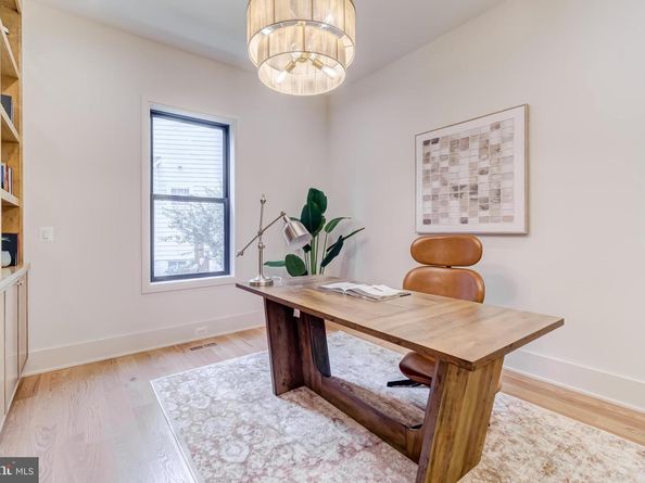 913 Symphony Circle SW, Vienna VA 22180