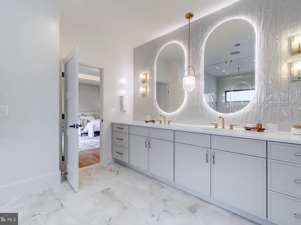 913 Symphony Circle SW, Vienna VA 22180