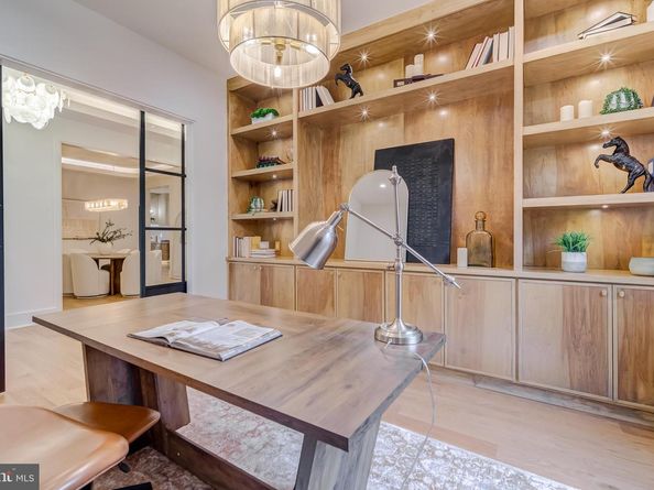 913 Symphony Circle SW, Vienna VA 22180