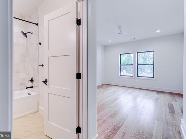 913 Symphony Circle SW, Vienna VA 22180