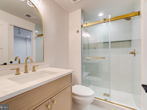 913 Symphony Circle SW, Vienna VA 22180