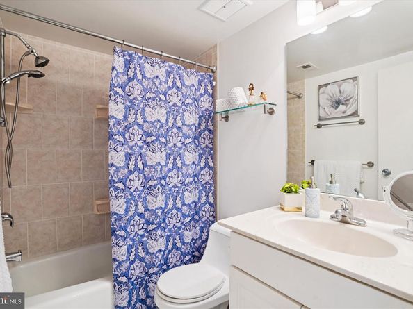 4928 Sentinel Drive 1405, Bethesda MD 20816