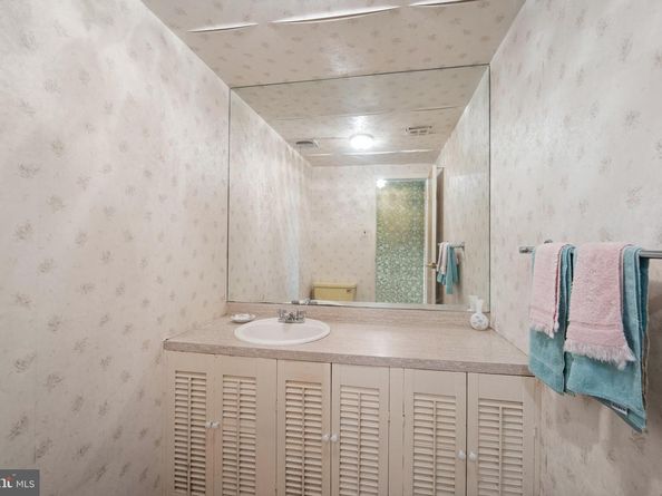 421 Jonathan Place, Philadelphia PA 19115