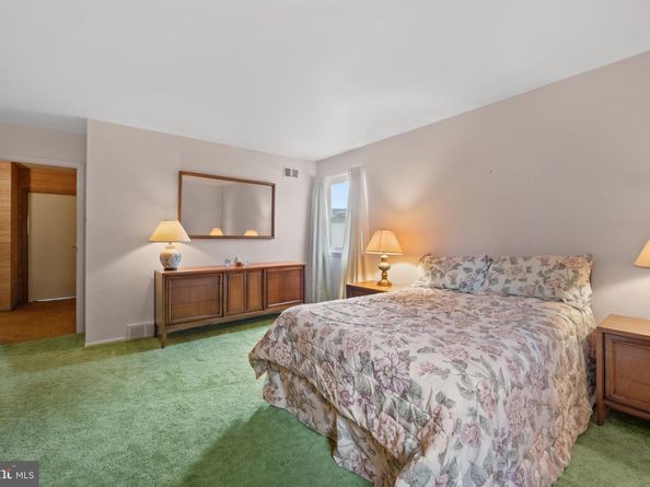 421 Jonathan Place, Philadelphia PA 19115