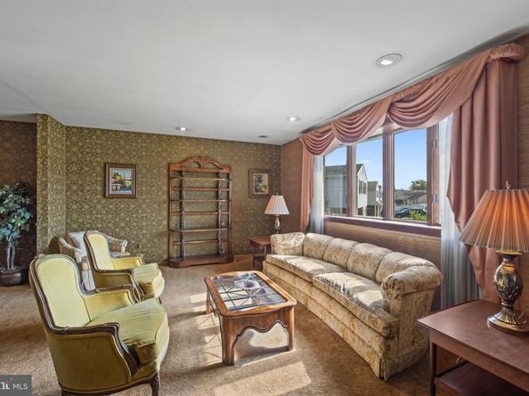 421 Jonathan Place, Philadelphia PA 19115