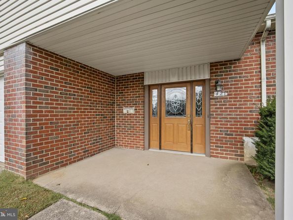 421 Jonathan Place, Philadelphia PA 19115