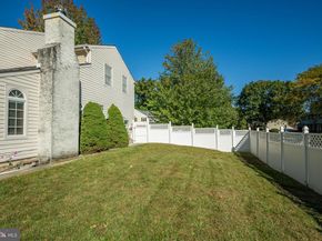 1265 Barclay Crescent, Yardley PA 19067