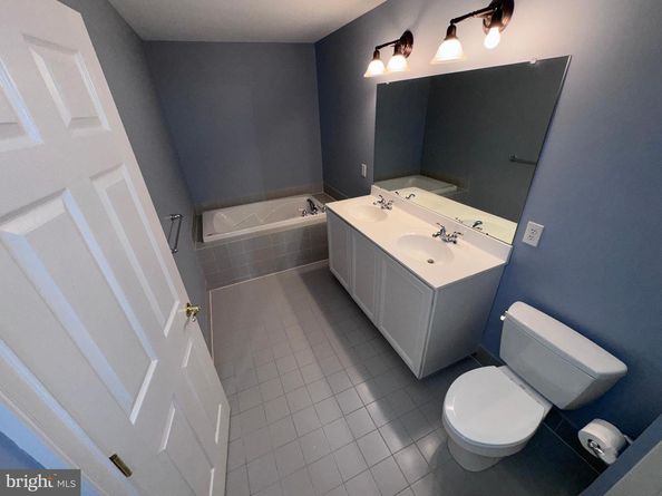 623 Saint James Court, Langhorne PA 19047