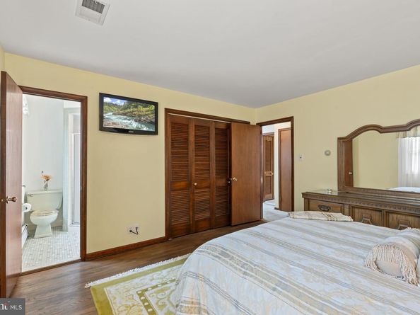 32 E Benedict Avenue, Havertown PA 19083