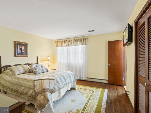32 E Benedict Avenue, Havertown PA 19083