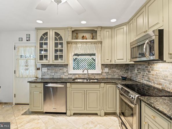 32 E Benedict Avenue, Havertown PA 19083