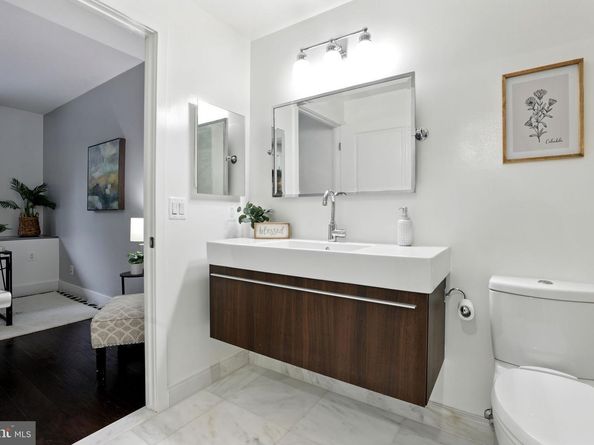 2001 15TH Street N 111, Arlington VA 22201