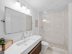2001 15TH Street N 111, Arlington VA 22201