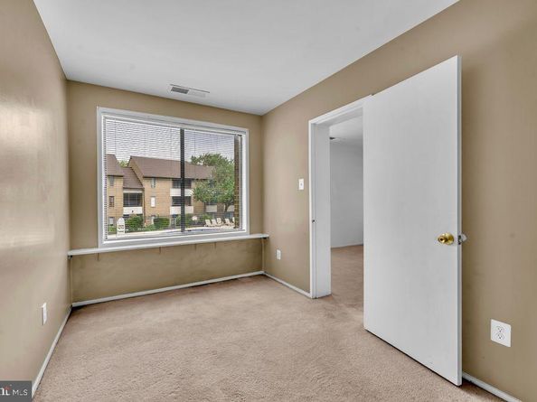 509 Florida Avenue 103, Herndon VA 20170