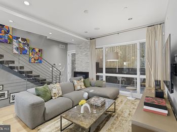 204 W Laurel Street