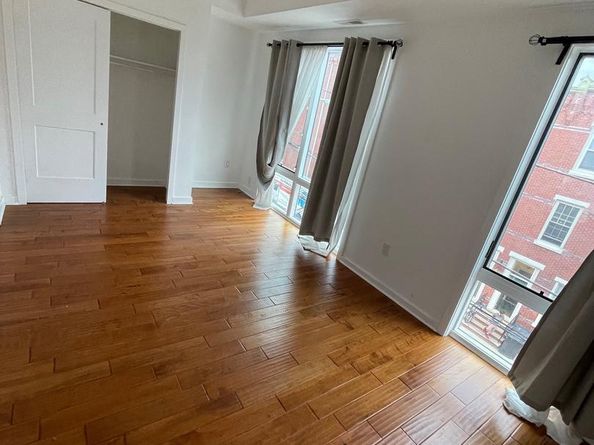 924 N 15TH Street, Philadelphia PA 19130