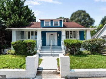 2712 S Dakota Avenue NE
