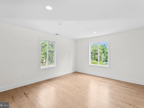1805 S Pollard Street, Arlington VA 22204