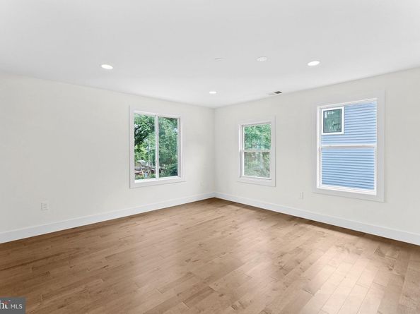 1805 S Pollard Street, Arlington VA 22204