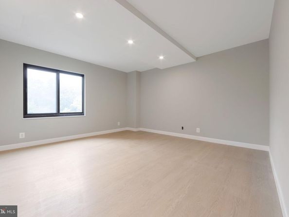 205 Yoakum Parkway 516, Alexandria VA 22304